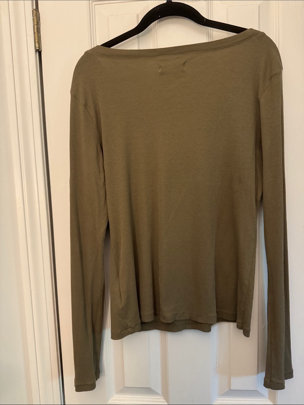 VGUC Madewell Drapey-Rib Henley Tee in Olive Green - Picture 3 of 7